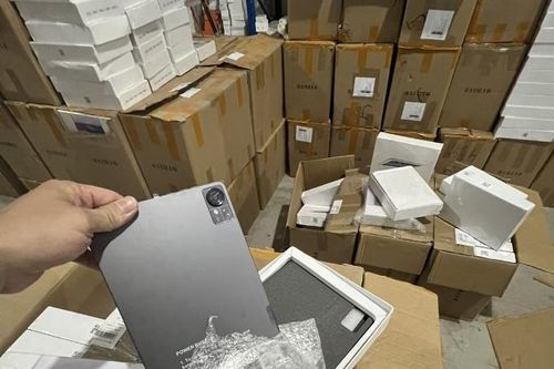 Hà Nội: Phát hiện kho điện thoại, máy tính bảng 'khủng' không rõ nguồn gốc