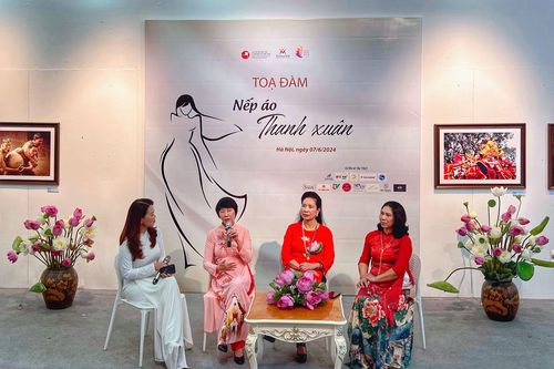 'Nếp áo thanh xuân' - nâng niu áo dài Việt Nam