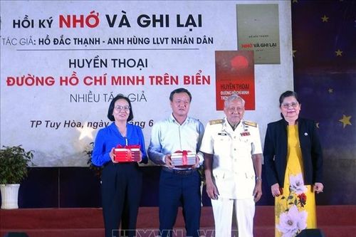 Ra mắt các tập sách về đường Hồ Chí Minh trên biển