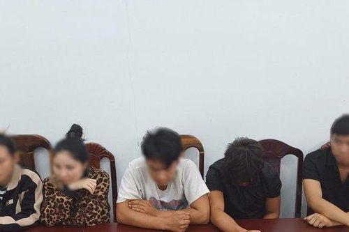 Bình Thuận: Bắt nhóm thanh niên nam, nữ 'bay' ma túy ở quán cà phê