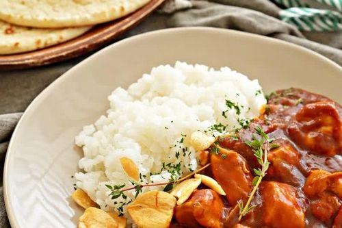 Bữa tối vừa nhanh vừa ngon với món cơm cà ri gà nấu cà chua