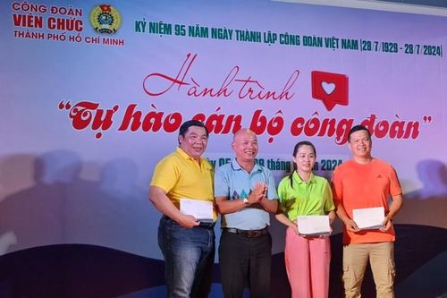 Chia sẻ kinh nghiệm qua hành trình 'Tự hào cán bộ công đoàn'