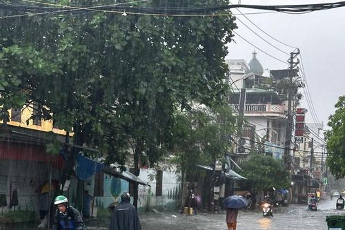 Vì sao Quảng Ninh và Hải Phòng mưa lớn kéo dài, ngập sâu?