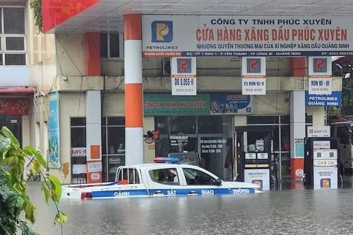 Quảng Ninh: Nhiều tuyến đường trong tỉnh bị tê liệt do mưa lớn
