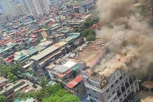 Hà Nội: Cháy khách sạn ở phố Hoàng Ngọc Phách, thiệt hại đang được thống kê