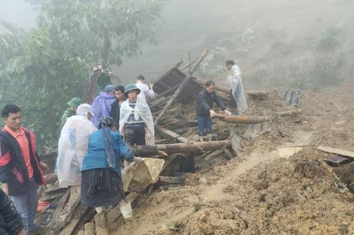 Các đơn vị BĐBP Hà Giang giúp dân khắc phục hậu quả mưa lũ