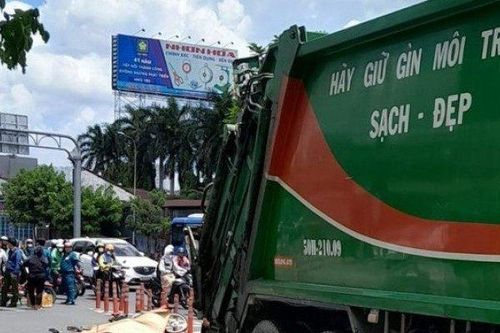 TP.HCM: Va chạm với xe chở rác, người phụ nữ tử vong tại chỗ