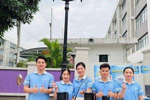 Bộ đôi máy ép chậm Tapuho mang đến những ly nước hoa quả tươi ngon cho các vận động viên nhí
