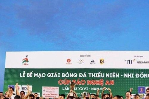 Hơn 400 cầu thủ nhí thi tài tại giải bóng đá có lịch sử 26 năm