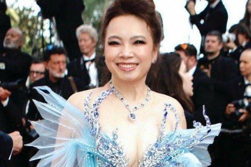 Bài dự thi gây xúc động khiến thí sinh Hoa Hậu áo dài phu nhân đạt điểm cao