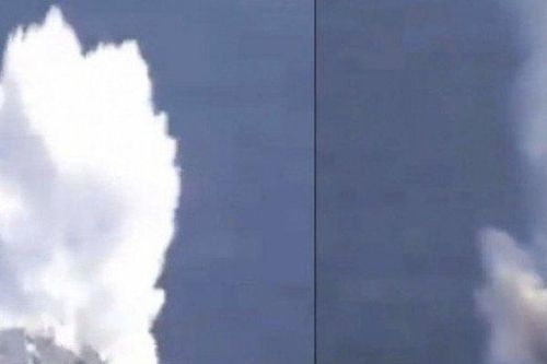 Trung Quốc: Khoảnh khắc ngư lôi dẫn đường 'hất tung' tàu đổ bộ trong tập trận
