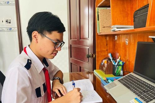 Gặp thủ khoa lớp 10 Trường THPT Chuyên Thoại Ngọc Hầu