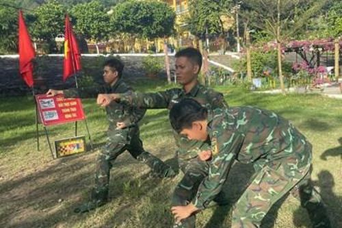 Đoàn kết, cùng nhau vượt khó