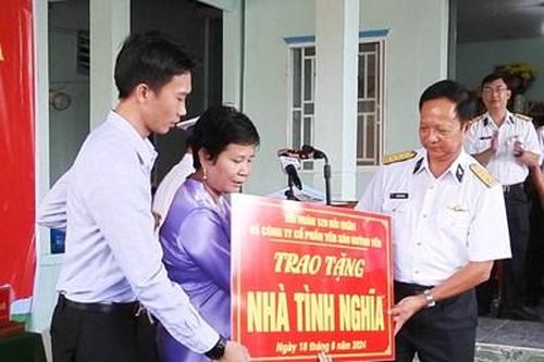 Hải đoàn 129 phối hợp tặng nhà tình nghĩa