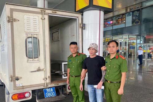 Trốn ra nước ngoài vẫn không thoát