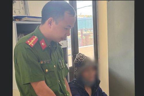 Người phụ nữ bán vàng để chuyển tiền cho 'Công an' vì 'liên quan đến án ma túy lớn'