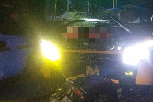 Xe máy đâm trực diện ôtô khách khiến 2 người tử vong