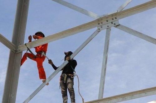 Công nhân đẫm mồ hôi trên công trường 500kV mạch 3 gió Lào bỏng rát