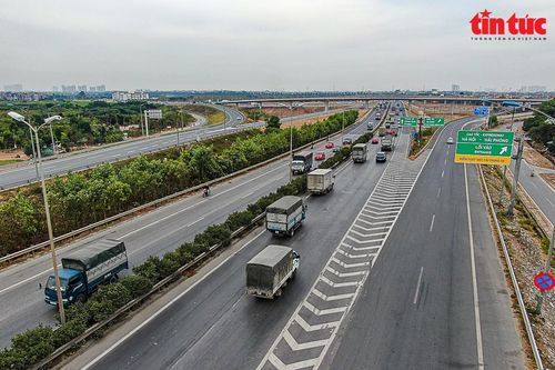 Bàn giao cháu bé đạp xe đi lạc trên cao tốc Hà Nội - Hải Phòng cho gia đình