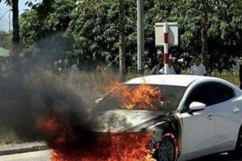 Tin tức 24h qua: Xe hỏng do ngập nước, vừa sửa xong lại bốc cháy