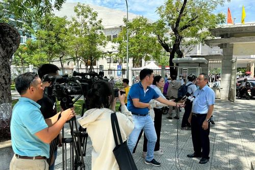 Để trở thành nhà báo có nghề