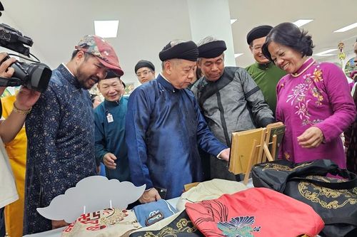 Khai hội Tuần lễ Áo dài cộng đồng 2024
