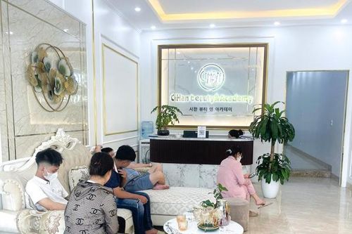 Cơ sở làm đẹp quảng cáo 'tốt nhất', 'số một' bị phạt vì... không phép