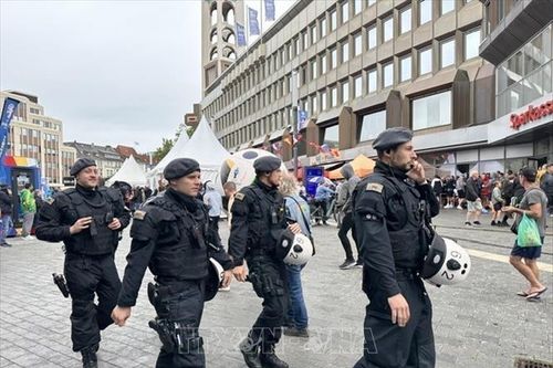 EURO 2024: Nhiều cảnh sát bị thương do một số cổ động viên Serbia quá khích