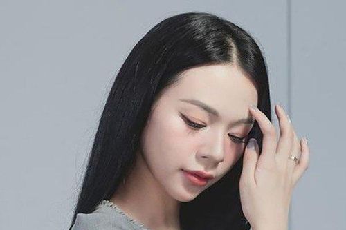 Nhan sắc rạng ngời hút ánh nhìn của ca sĩ Phí Phương Anh