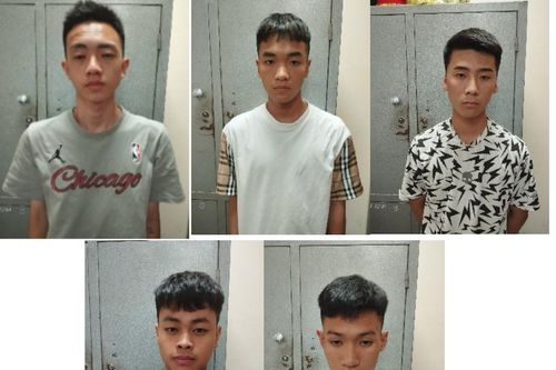 Nhóm 'choai choai' lượn phố rình trộm gương 'xế hộp'