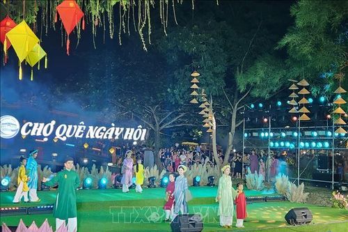 Sôi động ngày hội tại chợ quê Cầu ngói Thanh Toàn