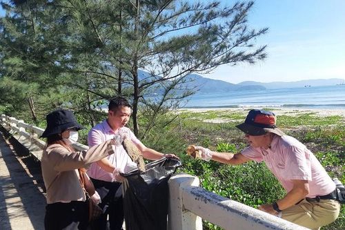 Hơn 630 đoàn viên, người lao động dọn vệ sinh bãi biển