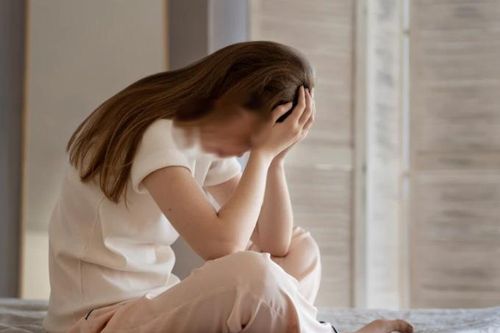 Một buổi chiều chồng trở về nhà, đặt 3 tỷ lên bàn và hỏi tôi: 'Em có thể ly hôn với anh không?'