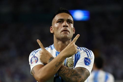 Martinez rực sáng, Argentina toàn thắng