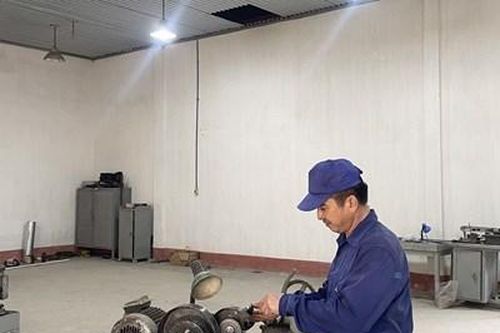 Lính thợ tận tâm, lặng thầm cống hiến