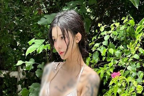 Hot girl xăm trổ khoe body gợi cảm với mốt xuyên thấu