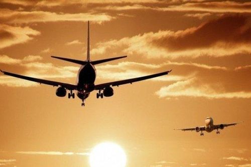 Giá vé máy bay toàn cầu tăng mạnh trong mùa hè