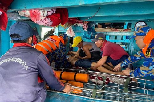 Điểm tựa vững chắc cho ngư dân giữa trùng khơi