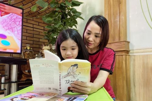 Đọc sách cùng con