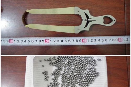 Vĩnh Long: 2 thiếu niên bắn vỡ hàng loạt kính xe trên cao tốc Mỹ Thuận - Cần Thơ