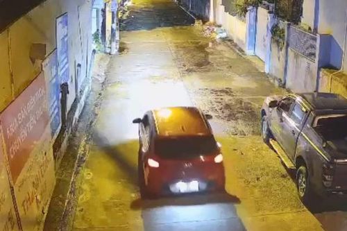 Truy tìm xe ô tô bị lấy trộm trong đêm khuya