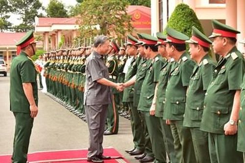 Chủ tịch nước Tô Lâm thăm và làm việc tại Lữ đoàn Công binh 25 (Quân khu 9)