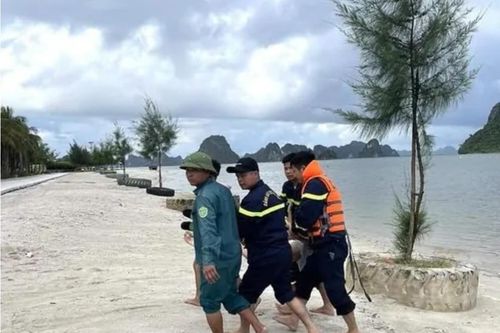 Bé 12 tuổi đuối nước tử vong khi tắm biển cùng dì ruột