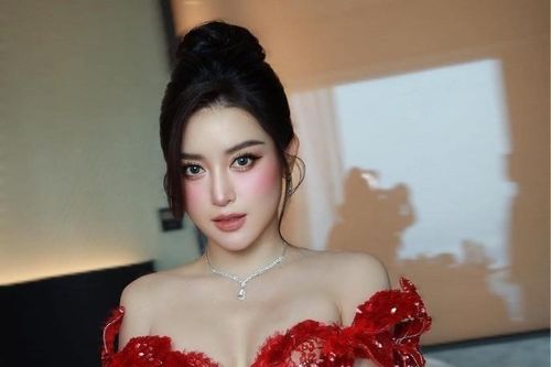 Chí Trung hạnh phúc bên bạn gái kém 18 tuổi, á hậu Huyền My gợi cảm hút mắt