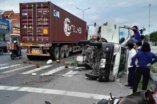 Xử phạt gần 50 triệu đồng đối với tài xế xe container gây tai nạn