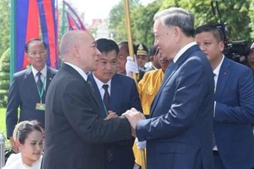 Lễ đón chính thức Chủ tịch nước Tô Lâm thăm cấp Nhà nước Vương quốc Campuchia