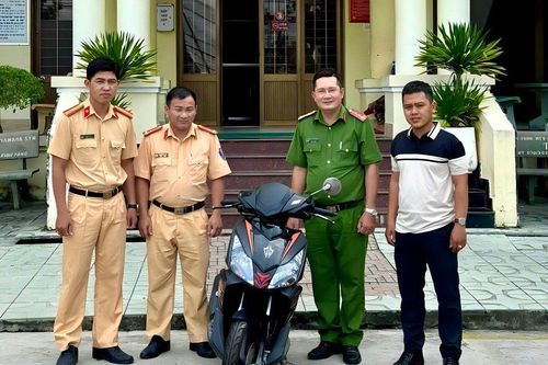 Nhận lại xe máy sau 5 năm bị mất trộm