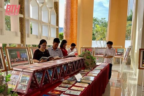 Triển lãm chuyên đề 'Phát huy sức mạnh khối đại đoàn kết toàn dân tộc xây dựng Thanh Hóa trở thành tỉnh giàu đẹp, văn minh '