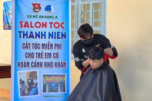 Đoàn viên thanh niên 'mở' salon cắt tóc miễn phí cho thiếu nhi, người cao tuổi