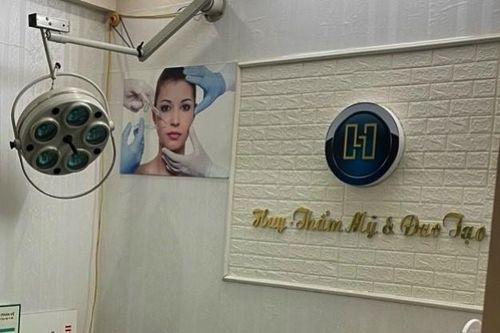 Tìm khách hàng tại cơ sở thẩm mỹ bị tố làm 'chui' ở Hà Đông
